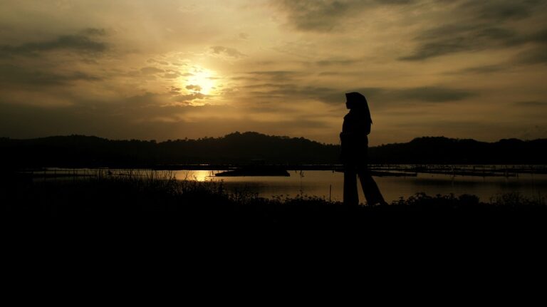 Que doit couvrir une femme en Islam ?