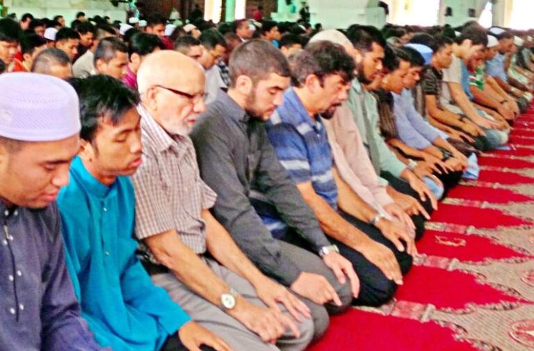 Rejoindre la prière du vendredi à Tashahhud est-il valide ?