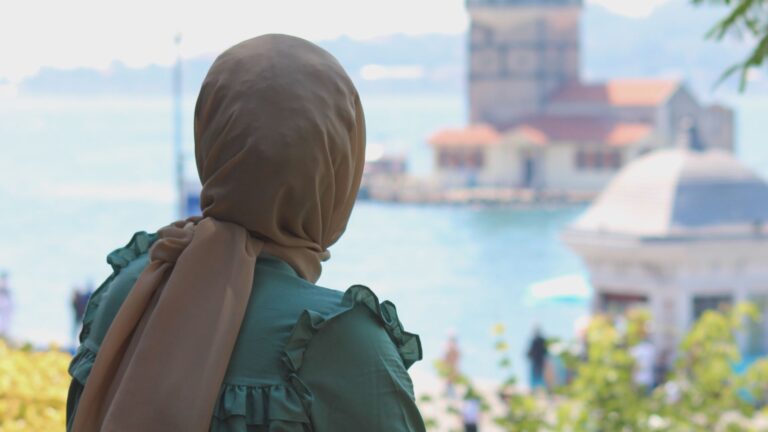 Aide-moi à naviguer dans ce monde obsédé par la beauté