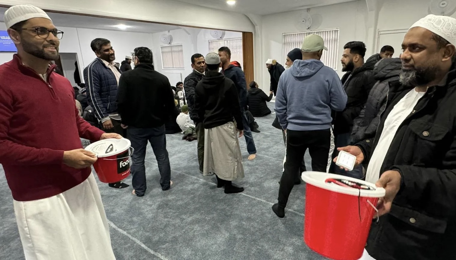 Les mosquées de Luton s'unissent pour récolter 5 000 £ pour la campagne alimentaire d'hiver