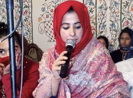 Un célèbre chanteur adopte le hijab et quitte l'industrie musicale