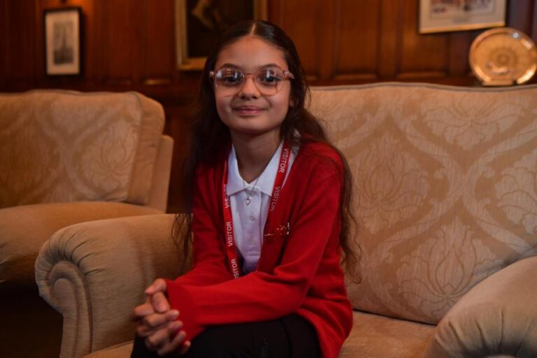 Une fillette musulmane de 9 ans honorée par le lord-maire de Bradford pour avoir sauvé sa grand-mère