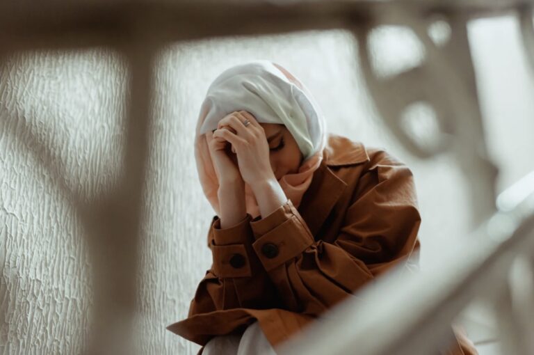 J'ai 22 ans, mais mes parents me traitent comme un enfant