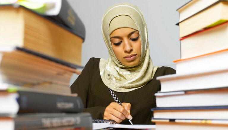 Le mari a-t-il son mot à dire sur l'éducation de sa femme ?