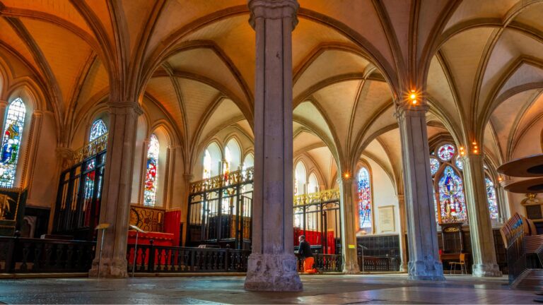 Les minorités non musulmanes peuvent-elles construire des lieux de culte?