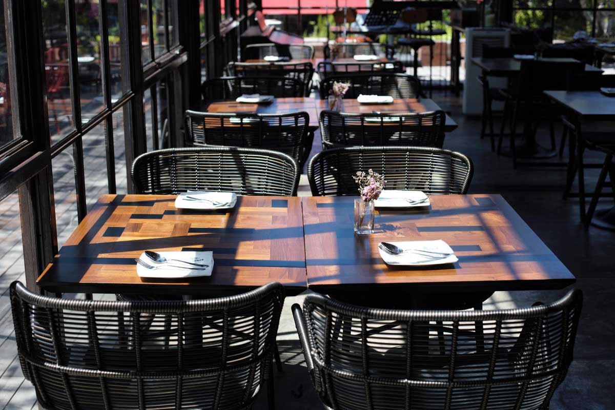 Les musulmans peuvent-ils servir de l’alcool dans les pays non musulmans ?