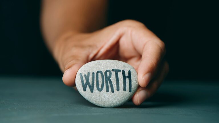 Papa attaque ma estime de soi, au lieu de me soutenir