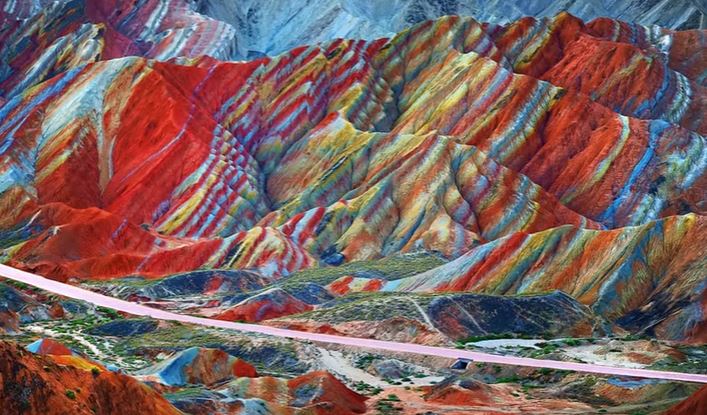 montagnes de couleur chinoise du Coran Coran