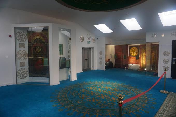 Des centaines de personnes se réunissent pour célébrer la grande ouverture de la mosquée Blackburn