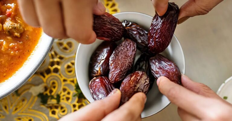 Pourquoi vous devez briser votre jeûne avec des dates