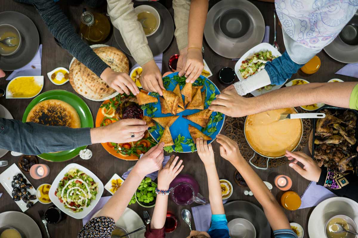 Pouvons-nous utiliser de l'argent Zakah pour Iftar?