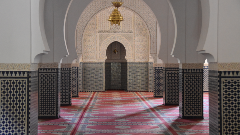 Un rêve humide brise-t-il itikaf?