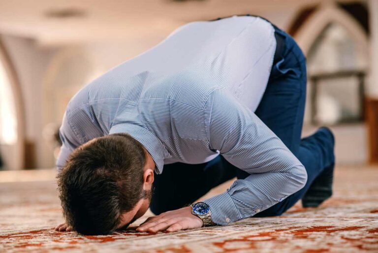 Quelle est la meilleure façon de répondre à votre prière? – ibn `atta 'explique