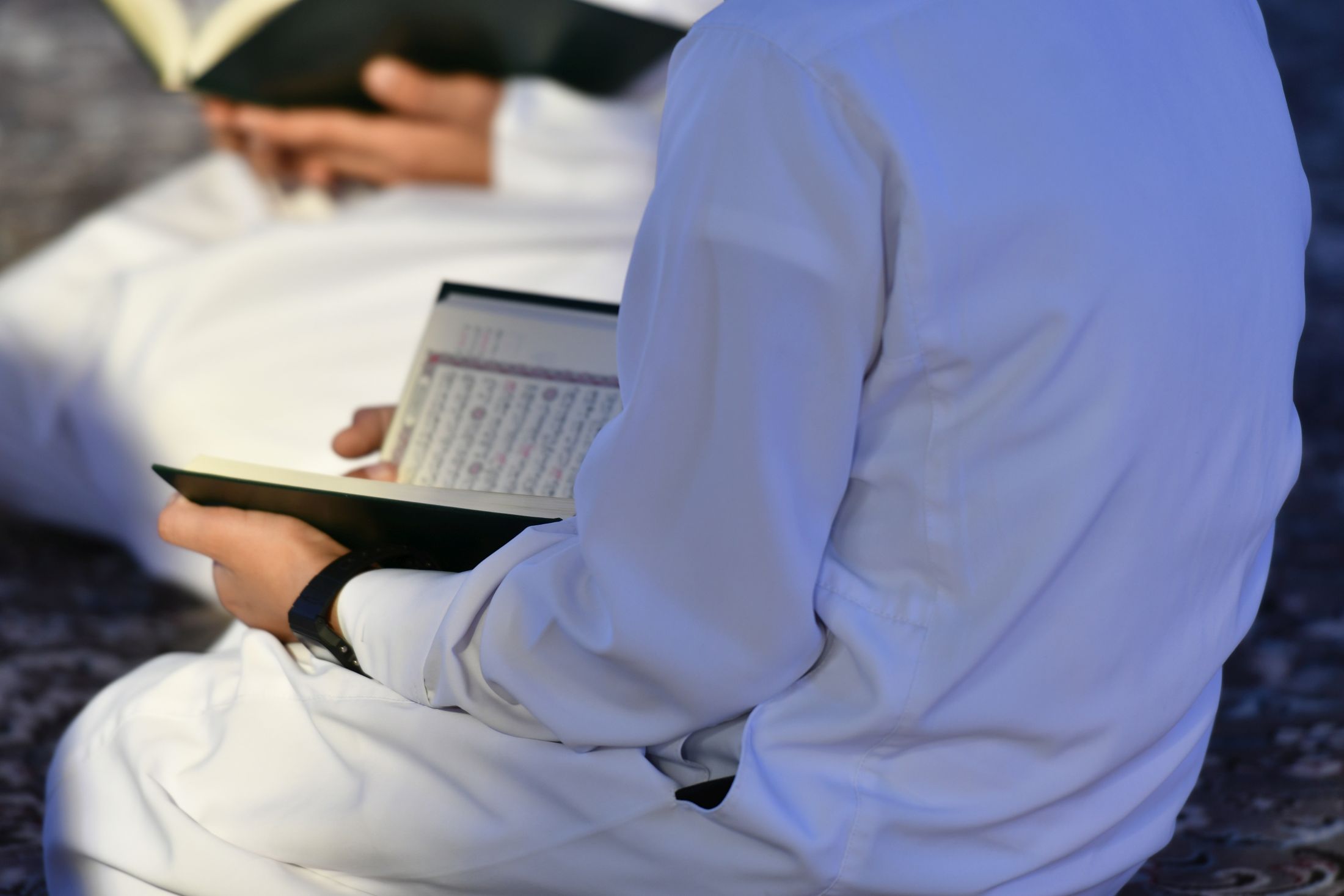 Qui a divisé le Coran en sourades et versets?