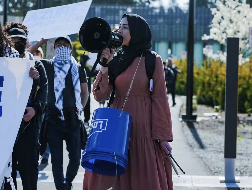 `` Notre code tue les Palestiniens '': les employés musulmans défient le rôle de Big Tech dans Gaza