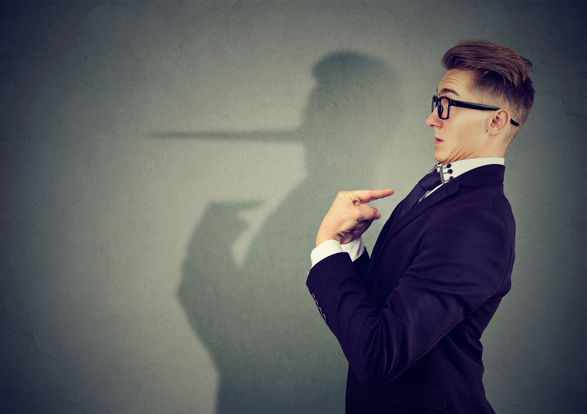 Comment puis-je aider un frère qui raconte des mensonges?