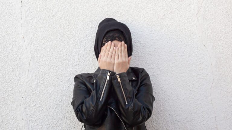 La timidité et le doute de soi entravent ma recherche de mariage