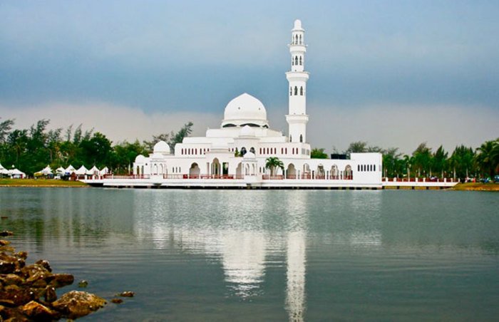 Découvrez ces 10 meilleures mosquées flottantes de l'islam à propos de l'islam