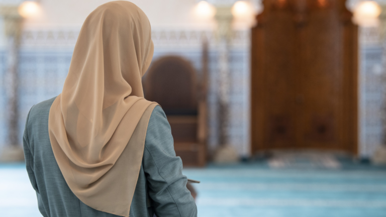 L'étude dans une université mixte est-elle autorisée pour les filles musulmanes?