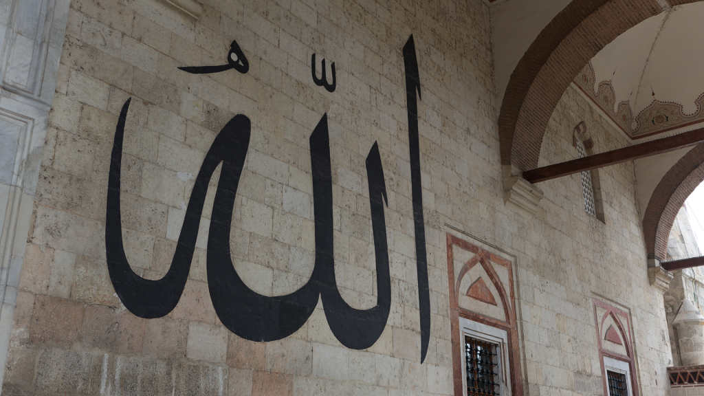 Générer sur la prononciation des mots offensants sur Allah dans la colère