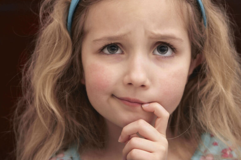 Pourquoi Allah nous testerait-il depuis qu'il sait tout?