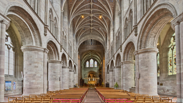 Est-il permis de protéger les lieux de culte non musulmans dans la fonction publique ?