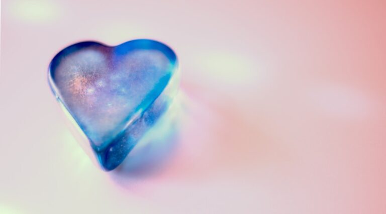 Je l'aime, mais il ne me connaît pas. Puis-je prier Istikhara ?