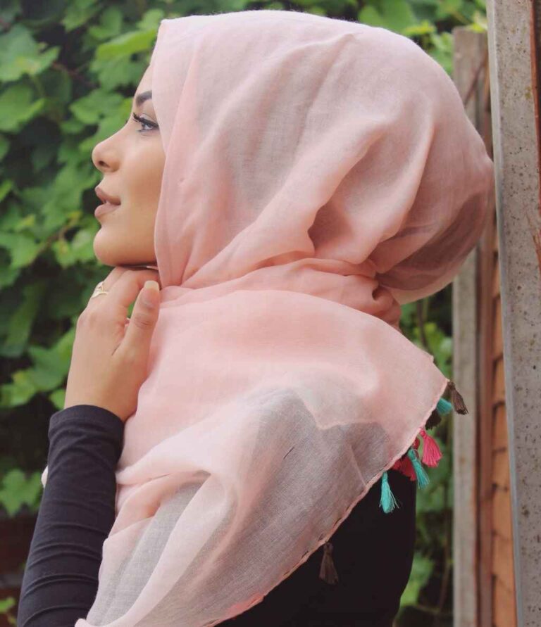 La famille de mon mari s'attend à ce que je porte le hijab