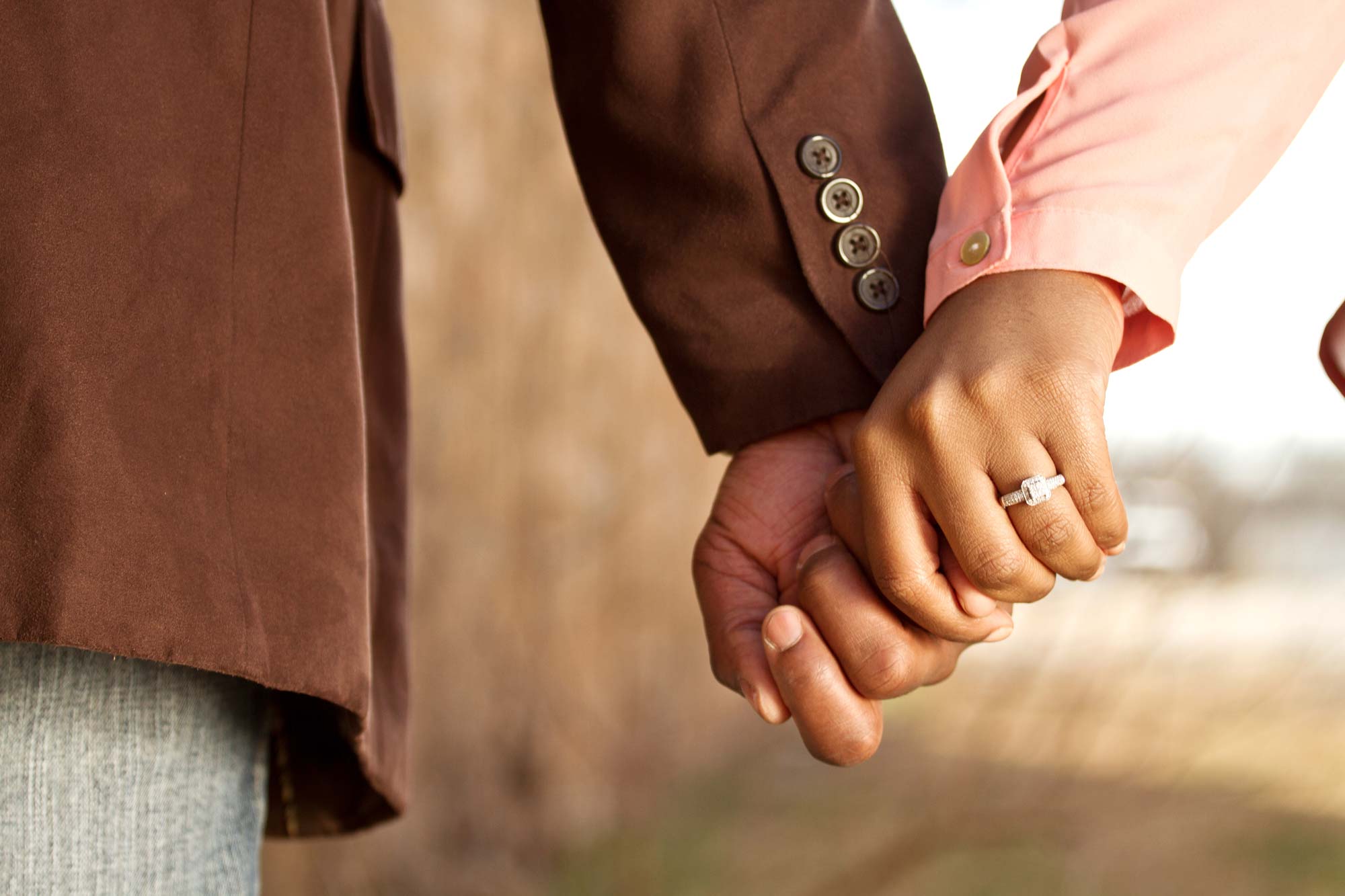 Les fiancés peuvent-ils sortir ensemble en Islam ?