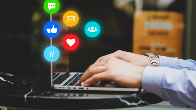 Voici comment les médias sociaux affectent notre estime de soi

