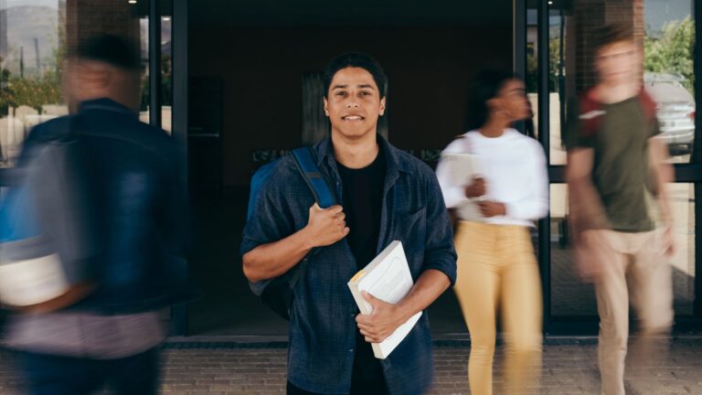 Les défis de la jeunesse musulmane et de la vie sur le campus

