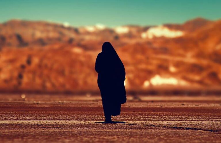 Si les hommes et les femmes sont égaux, pourquoi les femmes ne peuvent-elles pas diriger la prière ?

