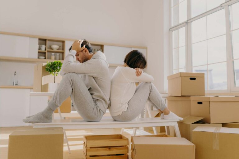 Les lois nous ont dit de faire nos valises et de quitter la maison

