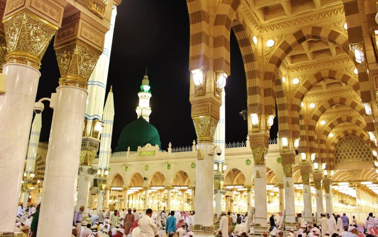 Est-il obligatoire pour les nouveaux convertis de faire l'Itikaf pendant 10 jours pendant le Ramadan ?

