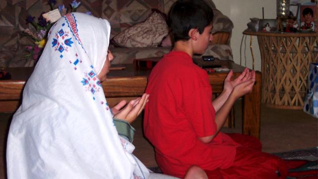 Est-il permis aux femmes d'accomplir la prière de l'Aïd à la maison ?