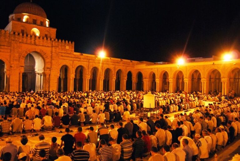 Prières du soir du Ramadan, pourquoi deux fois ?

