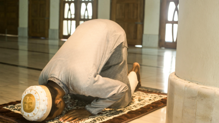 Comment l’Islam enseigne l’équilibre entre le culte et la vie

