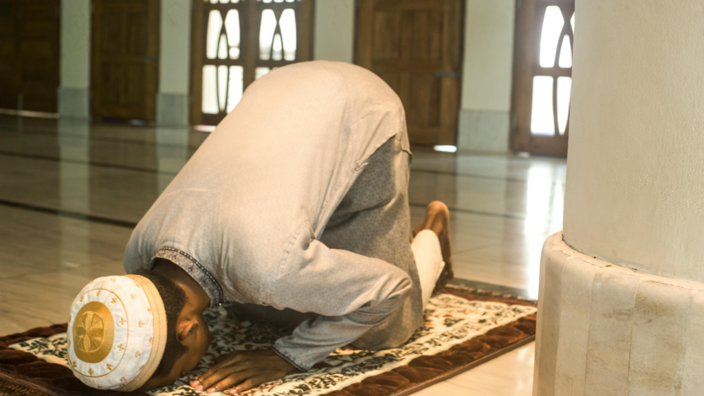 Comment l’Islam enseigne l’équilibre entre le culte et la vie