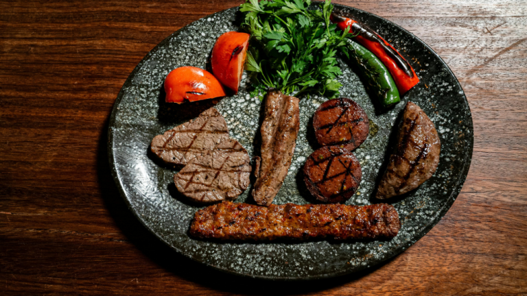 Les musulmans peuvent-ils manger de la viande dans les pays à majorité athée ?

