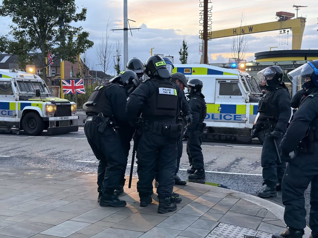 Une famille musulmane syrienne fuit son domicile en Irlande du Nord après une attaque raciste