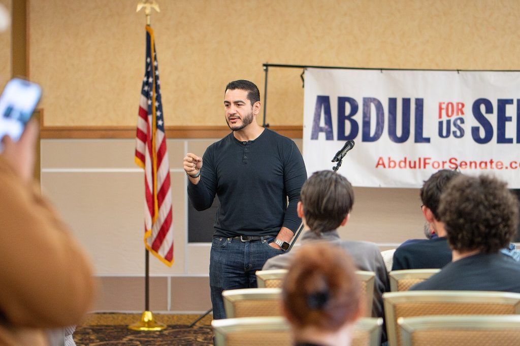 El-Sayed bat son adversaire soutenu par l&rsquo;AIPAC et remporte la nomination au Sénat du Michigan
