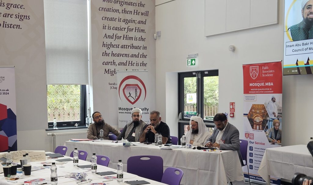 Mosquées assiégées : les dirigeants musulmans discutent de sécurité au milieu d’une vague d’attaques d’extrême droite