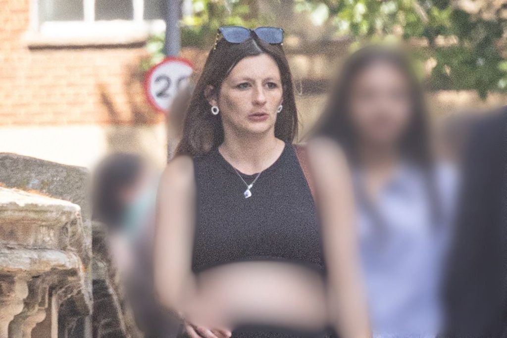 Une mère de Birmingham est en liberté après avoir menacé de faire sauter une école primaire