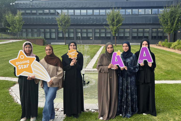 L&rsquo;école de filles Tauheedul Islam célèbre une autre année de résultats exceptionnels au niveau A
