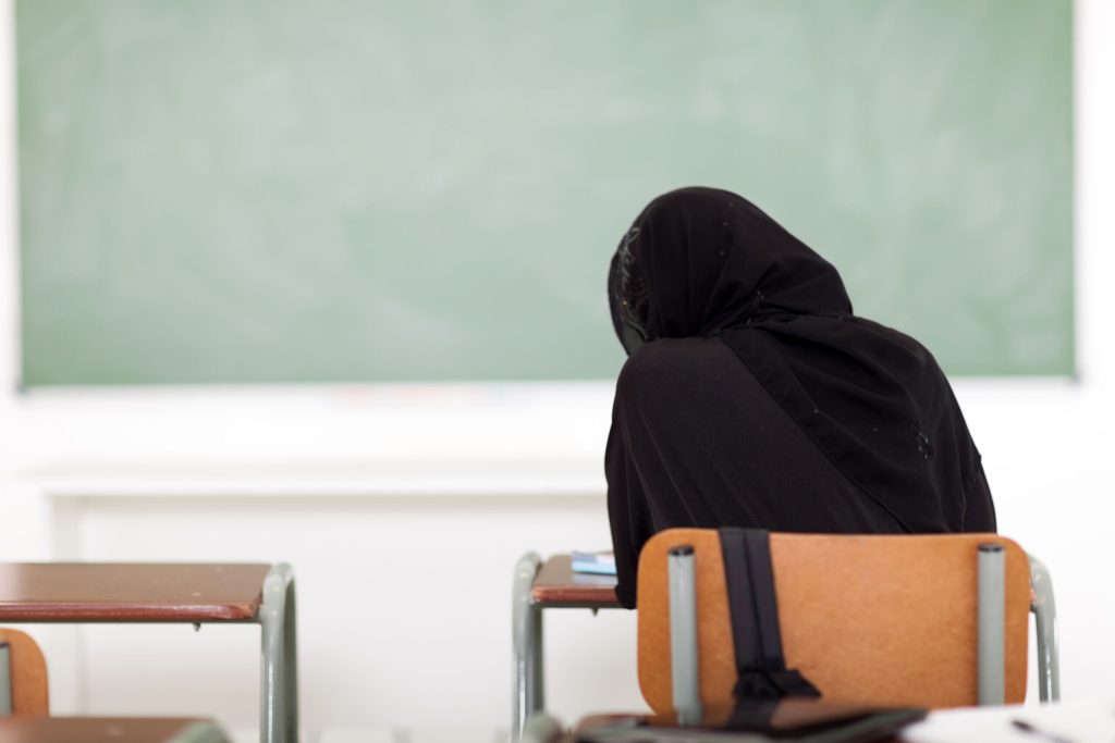 Un tribunal indien rejette la demande d&rsquo;une étudiante musulmane de porter le hijab avec son uniforme scolaire