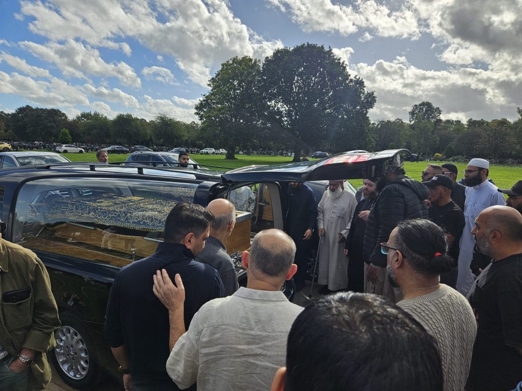 Le da&rsquo;ee musulman Munir Farooqi repose à Manchester