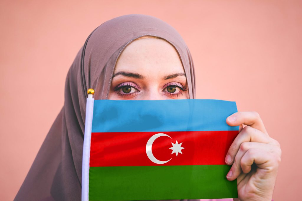 La répression du hijab en Azerbaïdjan déclenche des arrestations massives et l&rsquo;indignation internationale