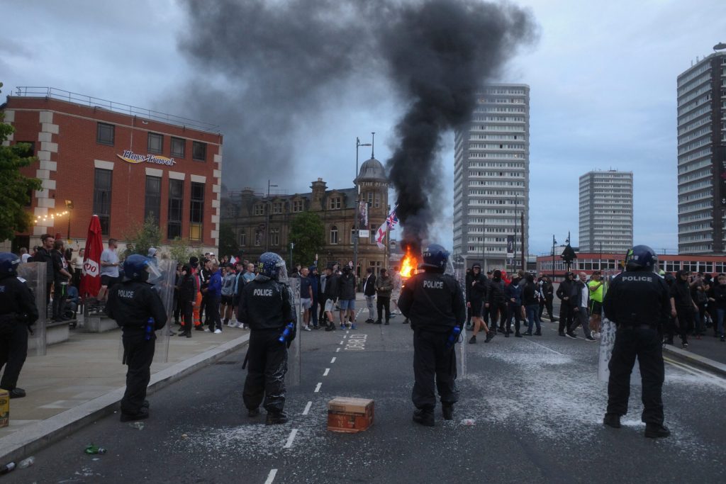 La violence d&rsquo;extrême droite est désormais une « véritable préoccupation » pour les services de renseignement britanniques, selon l&rsquo;ancien chef du MI5